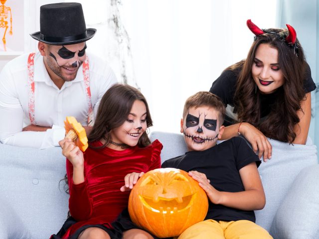 familia halloween viaje